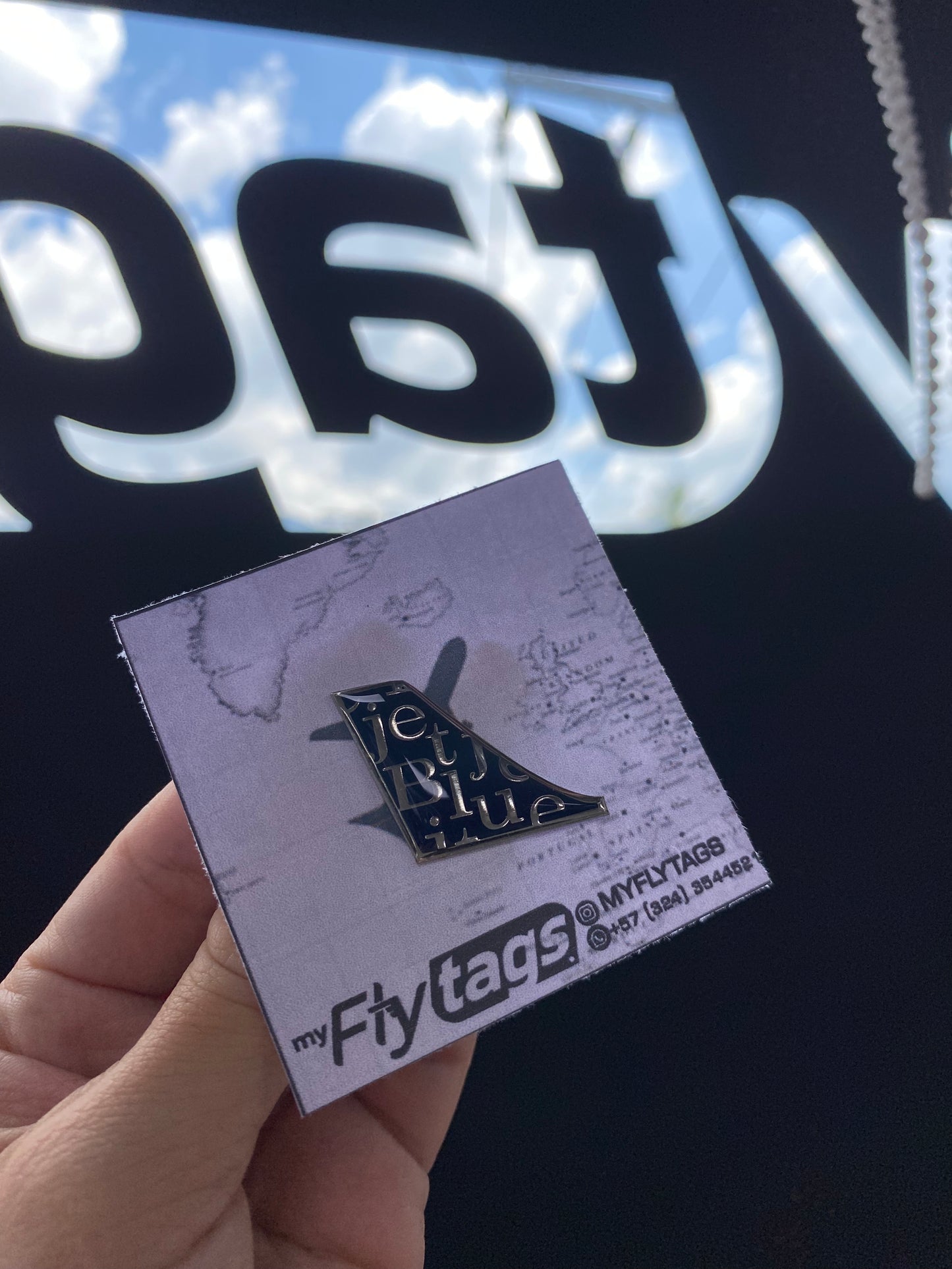 Pin tipo colita Jetblue 2