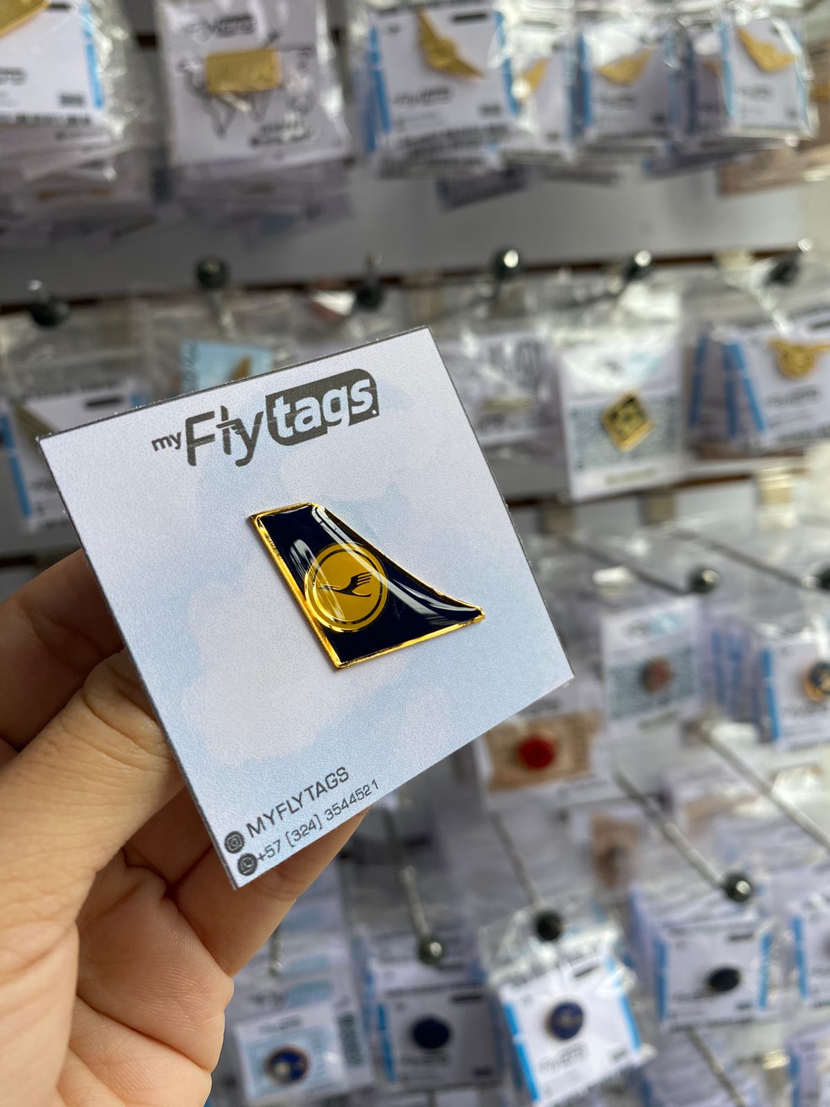 Pin tipo colita Lufthansa