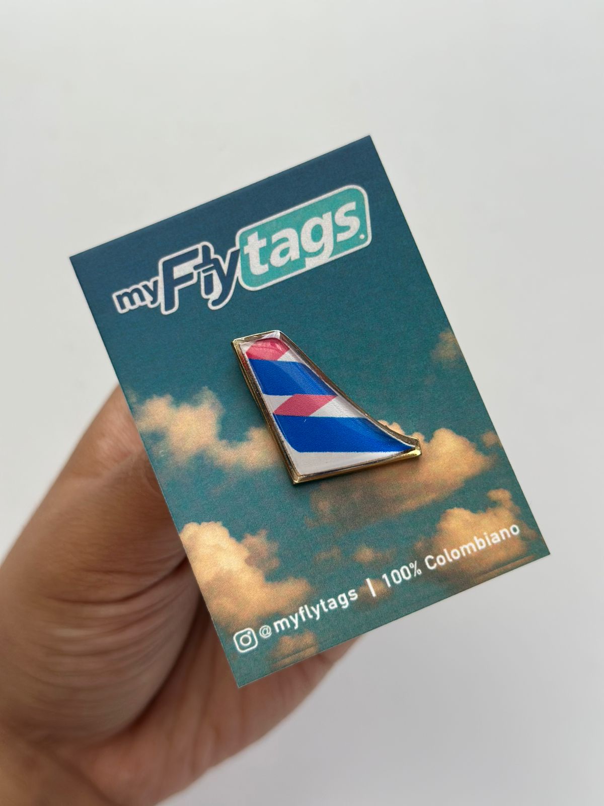 Pin tipo colita Latam