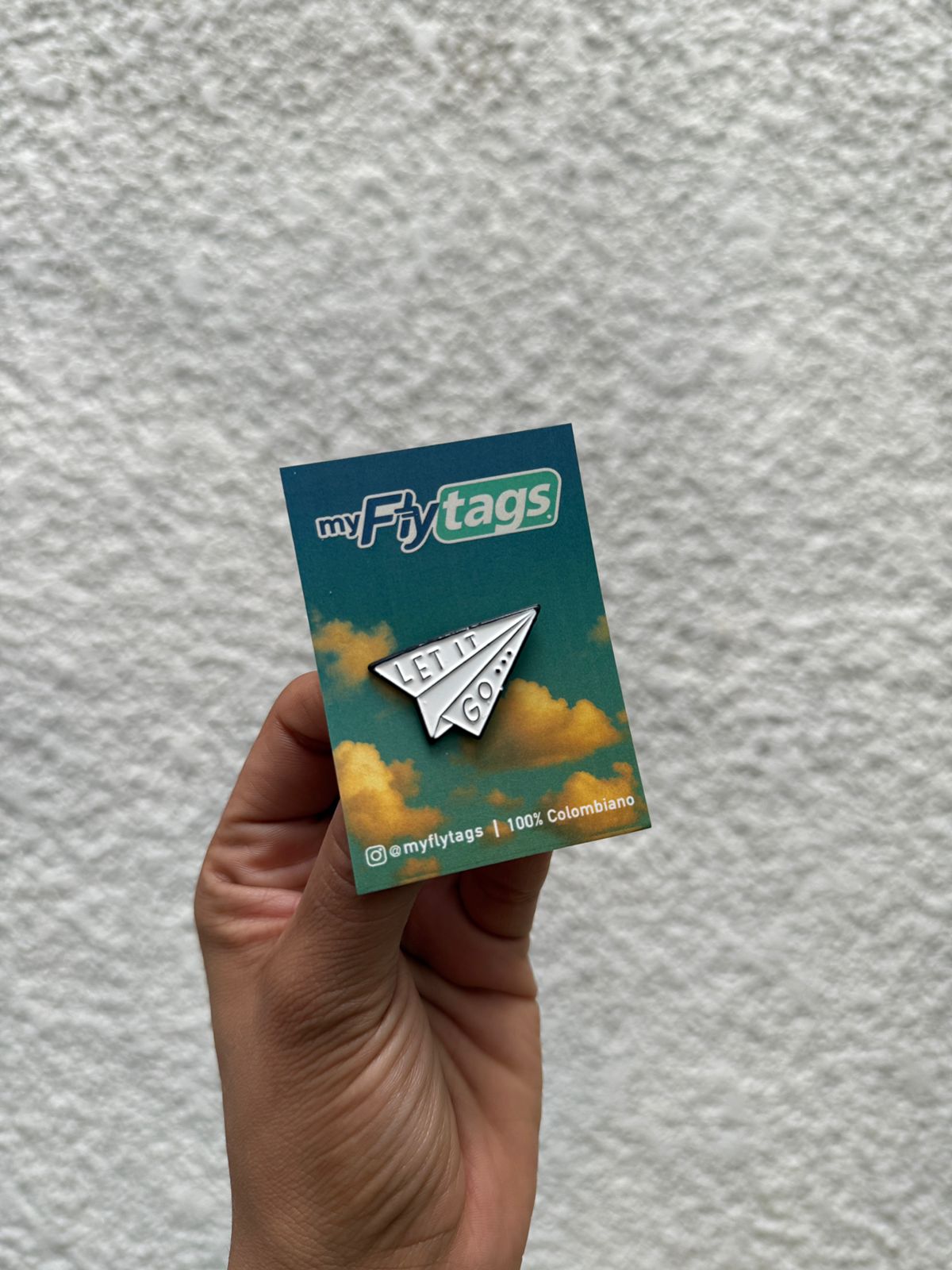 Pin avion de papel Let it go
