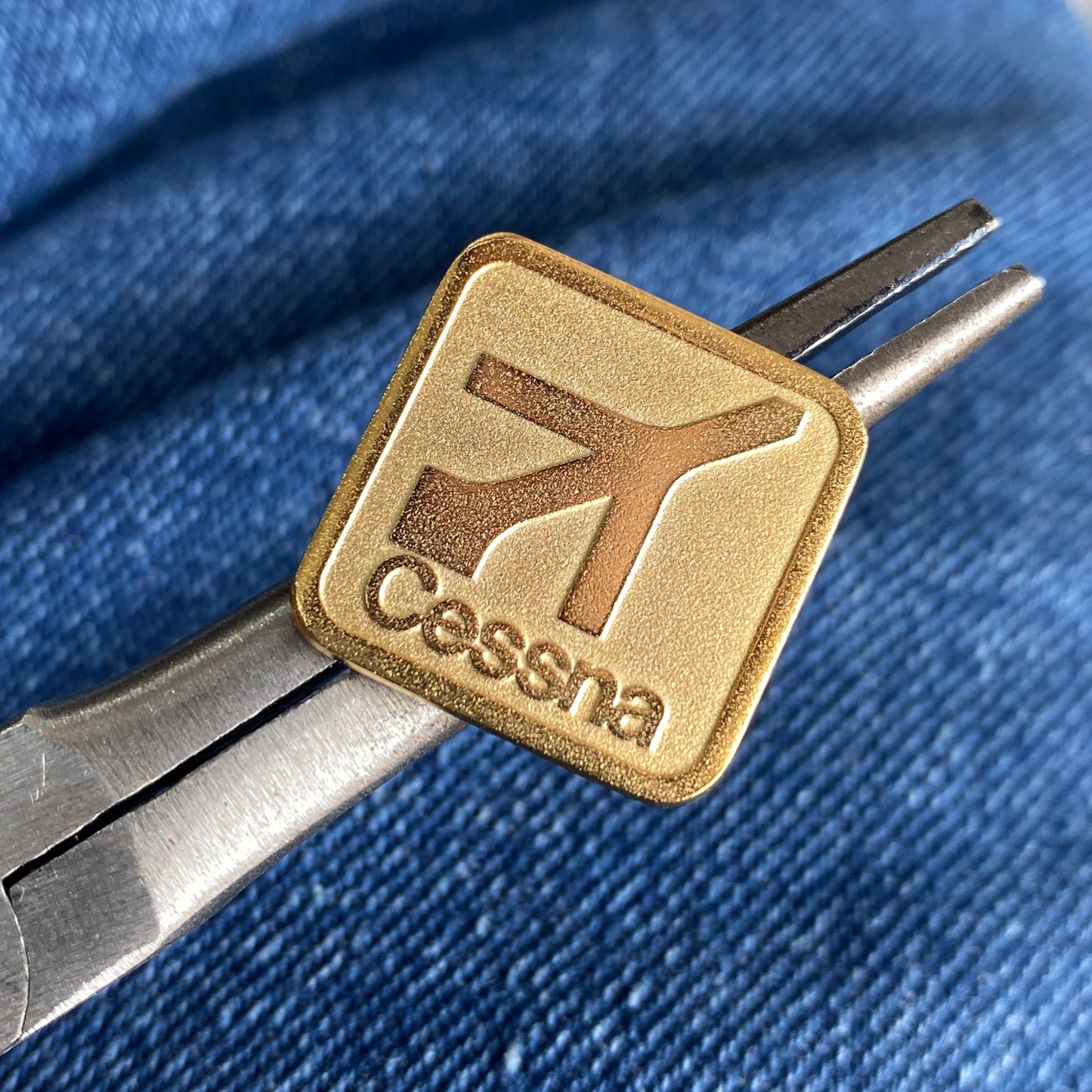 Pin cessna