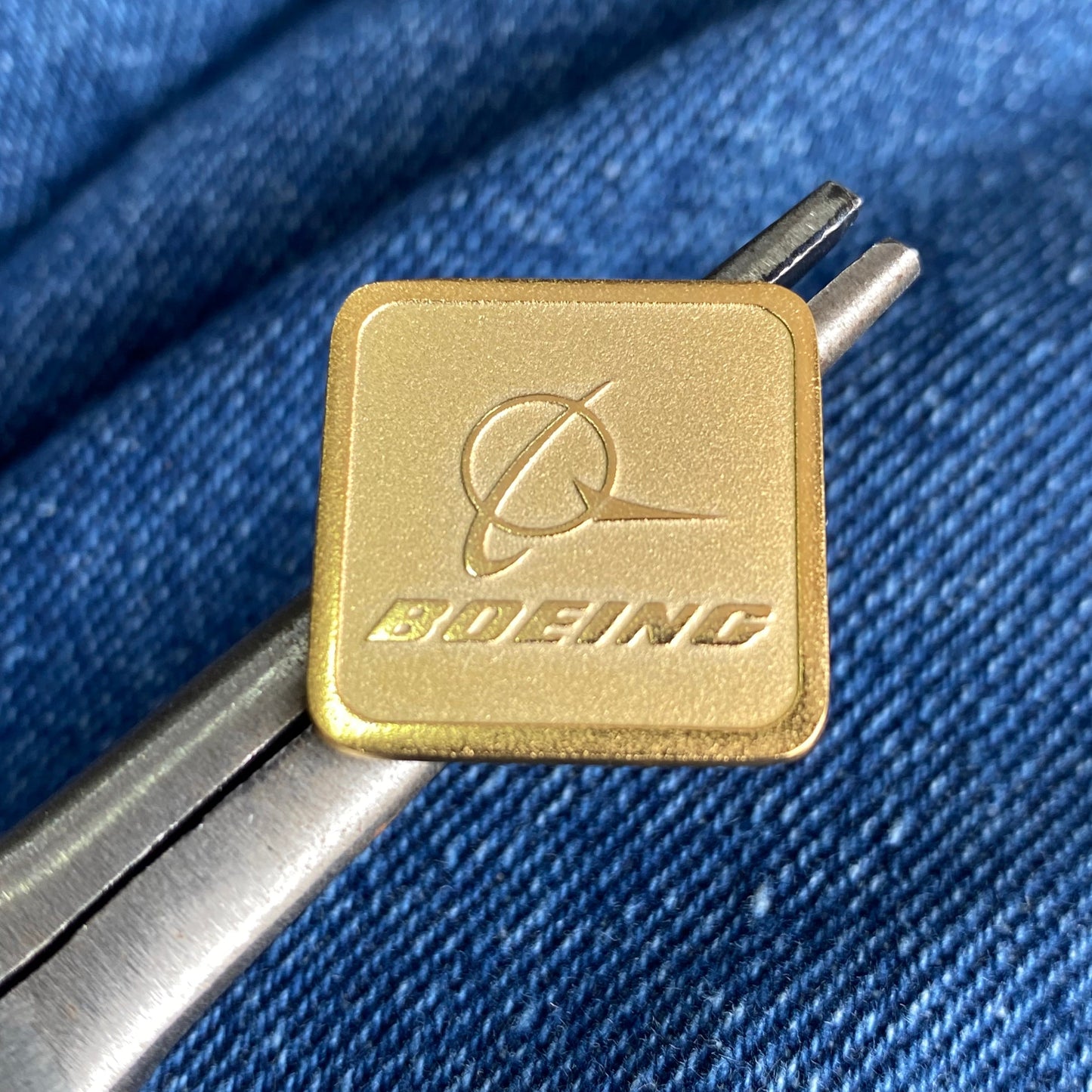 Pin boeing