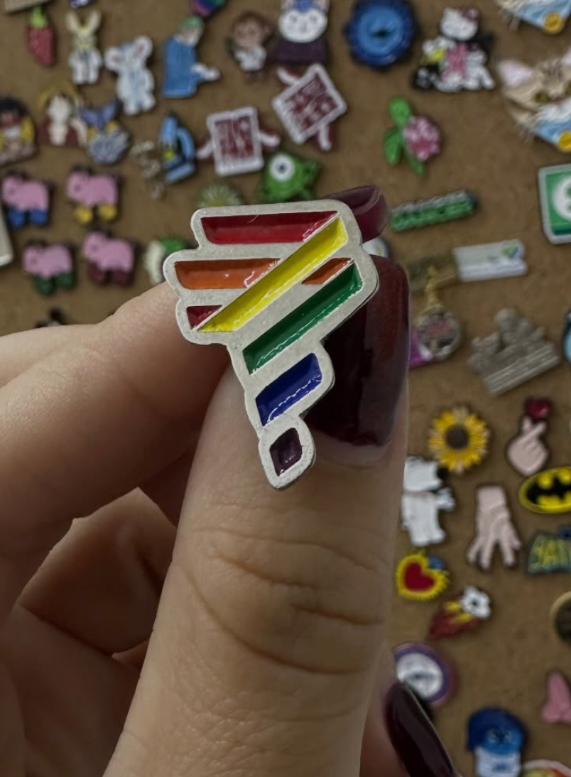 Pin logo latam Pride