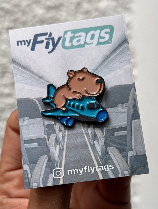 Pin Capibara avión