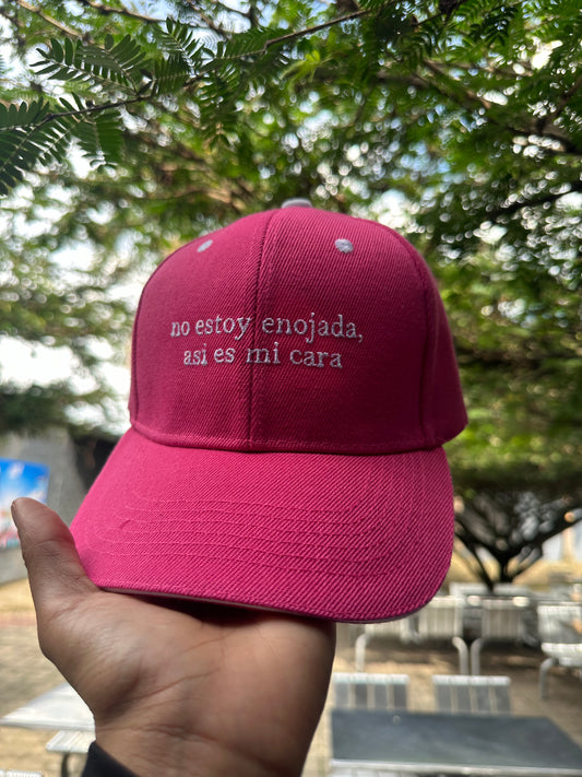 Gorra fucsia No estoy enojada