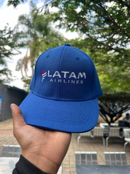 Gorra azul rey LATAM