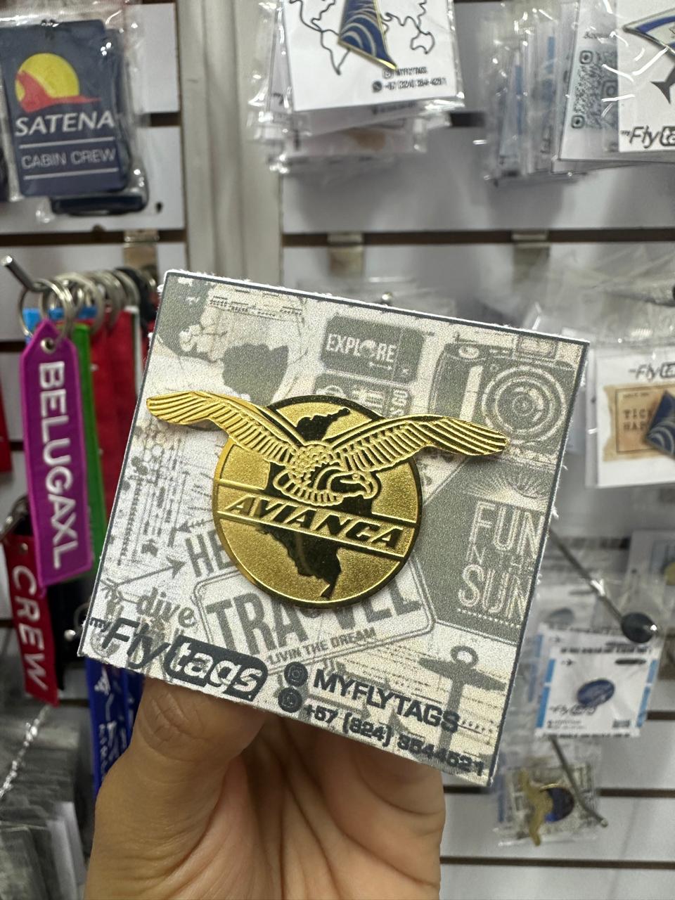 Pin Edición especial avianca retro grande baño oro