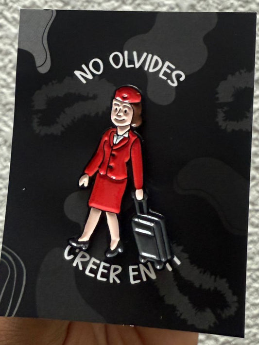 Pin tripulación femenina rojo con maleta