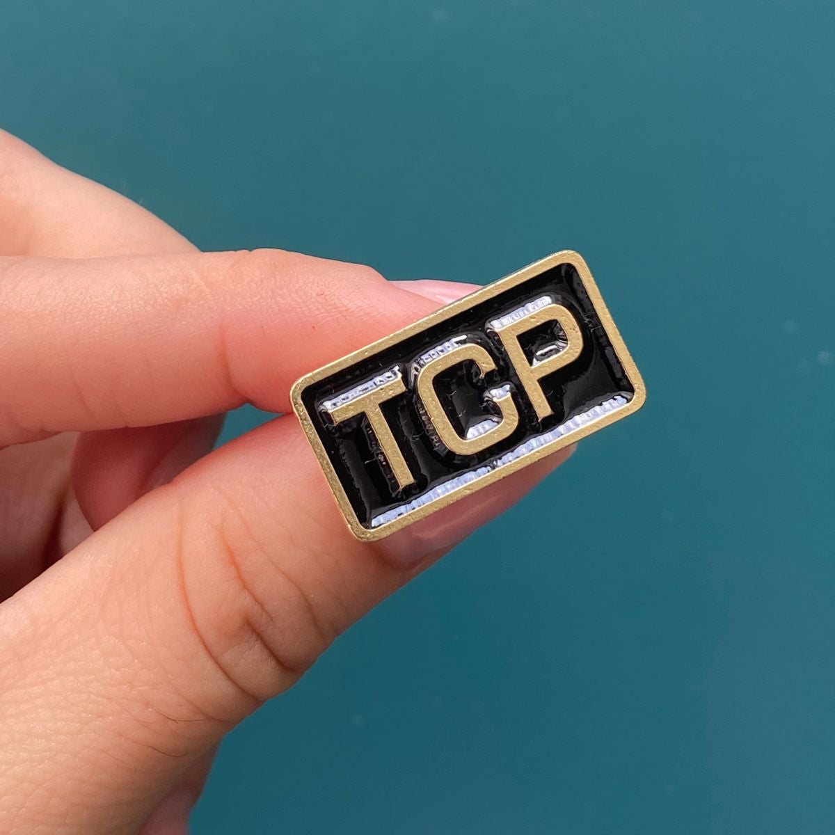 Pin Fondo Negro TCP