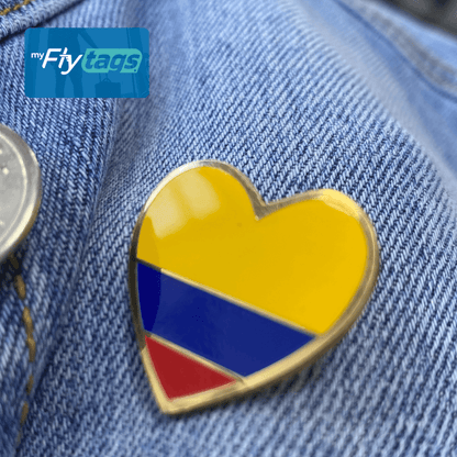 Pin bandera Colombia Corazón