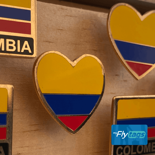 Pin bandera Colombia Corazón