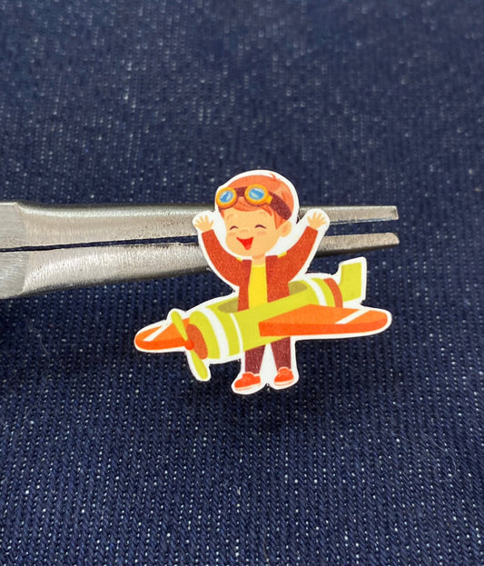 Pin aviador niño