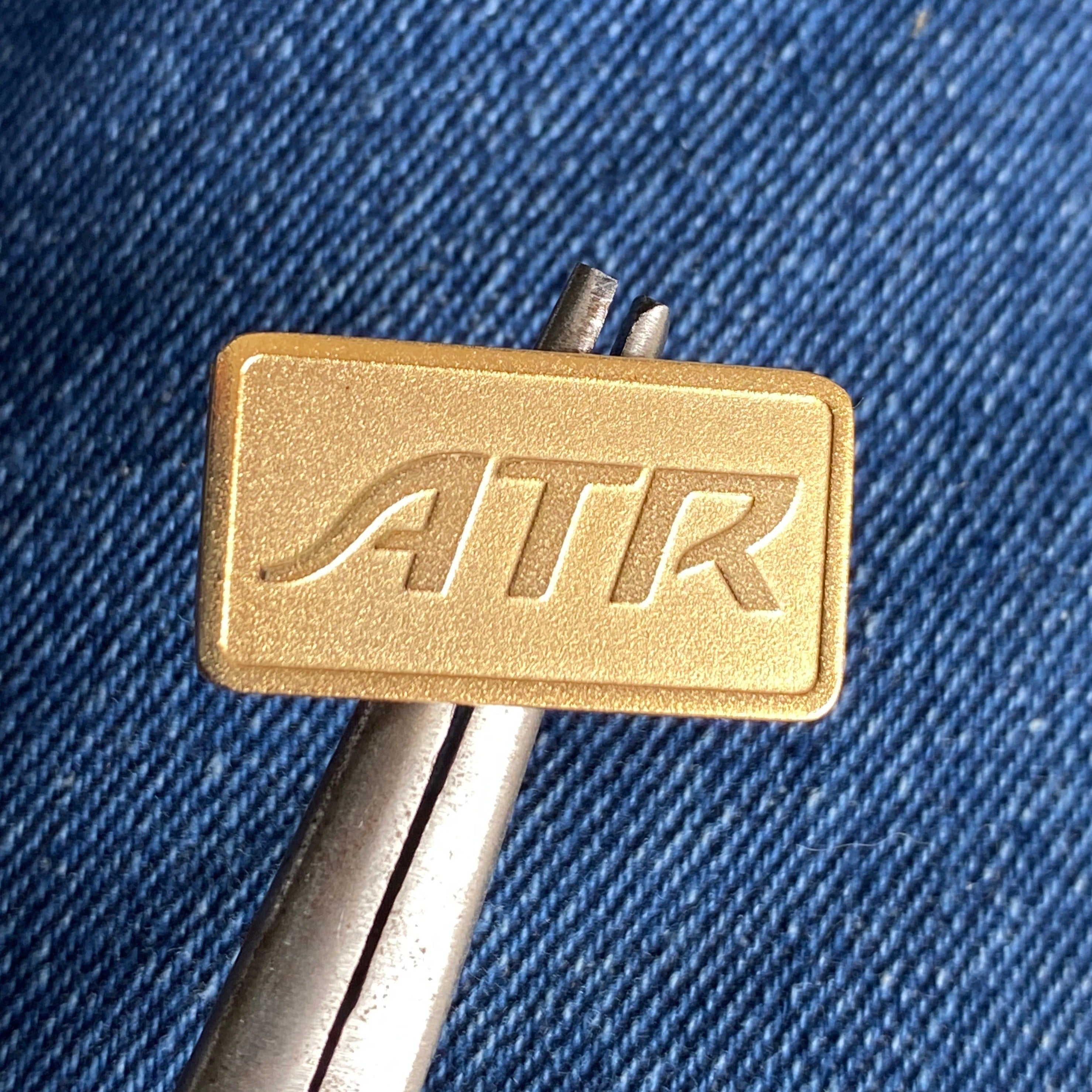 Atr Pin Pines Dorados – My fly tags